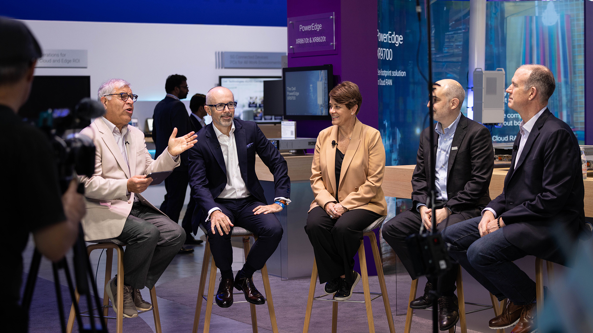 mwc-2026-cristina-rodriguez-group-chat