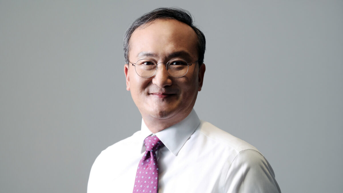 image of Seok-Hee Lee, executive vice president of Intel Foundry
